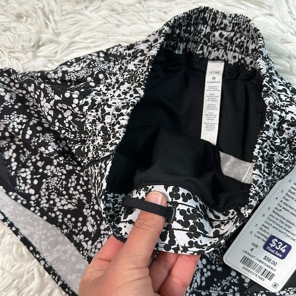 NWT Lululemon Hotty Hot Short II *Long 4" Chirasu Black / Chirakasu Alpine White - Picture 3 of 6